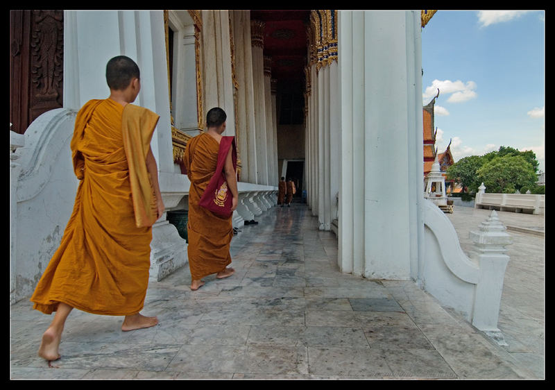 The walk - Wat Thammamongkhon