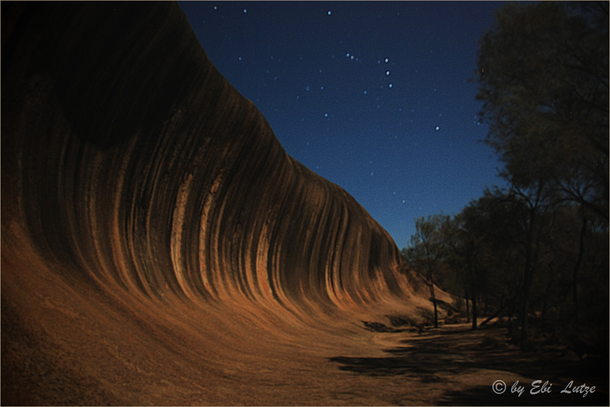 ***  The Wave Rock  at a full Moon ***