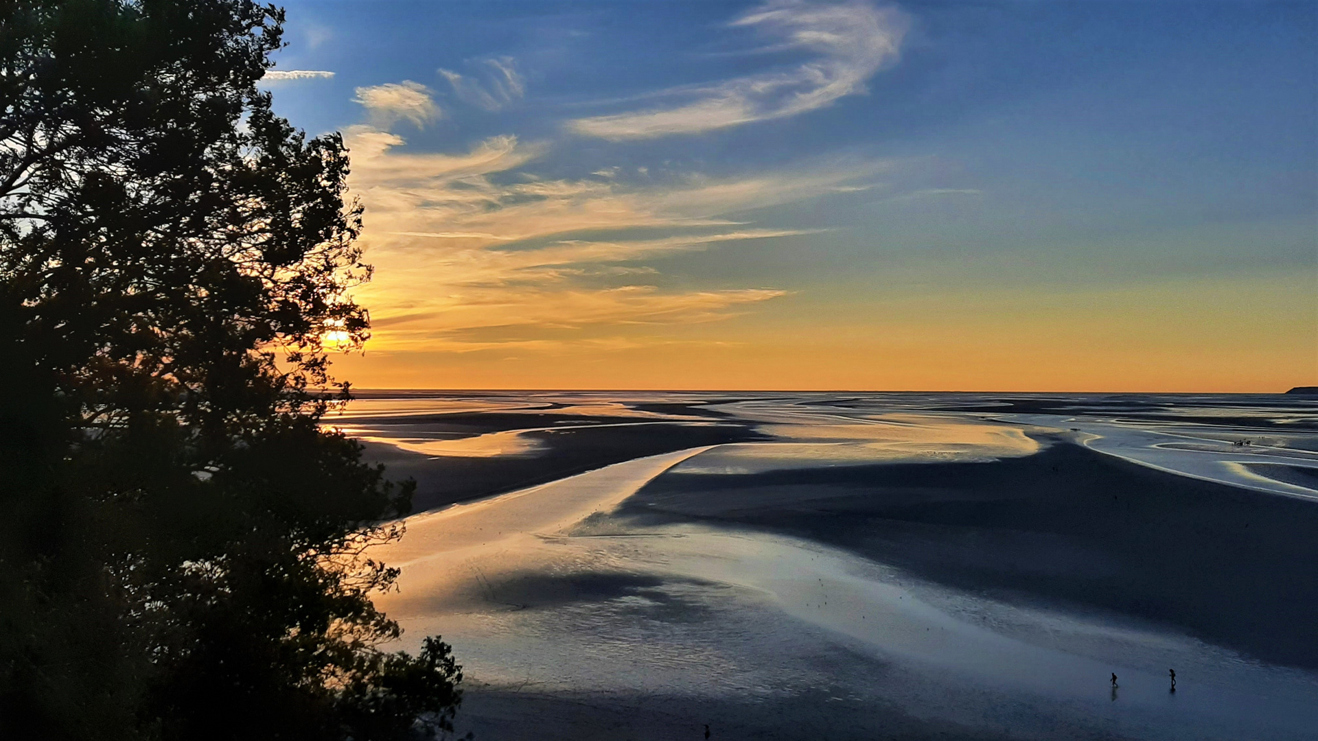 The waves of sand in Mont Saint Michel