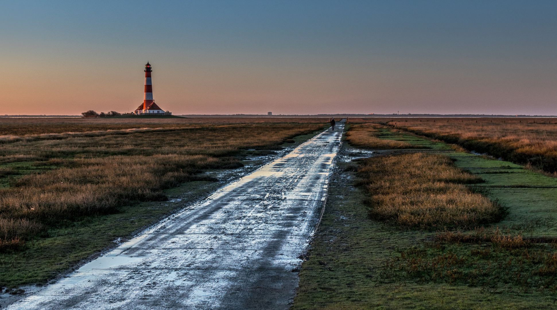 The way to the lighthouse 