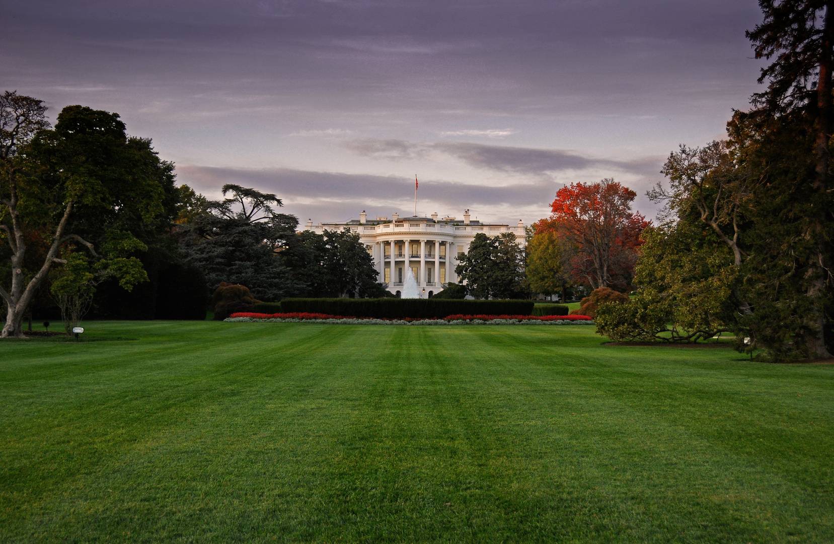 The White House after twilight begins...