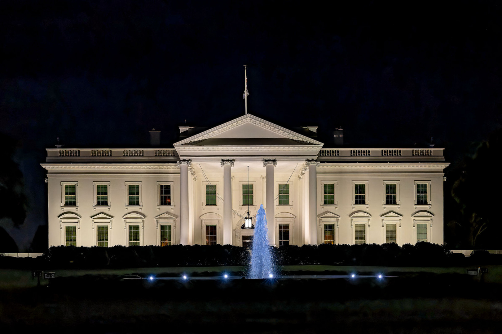 „The White House“ in…