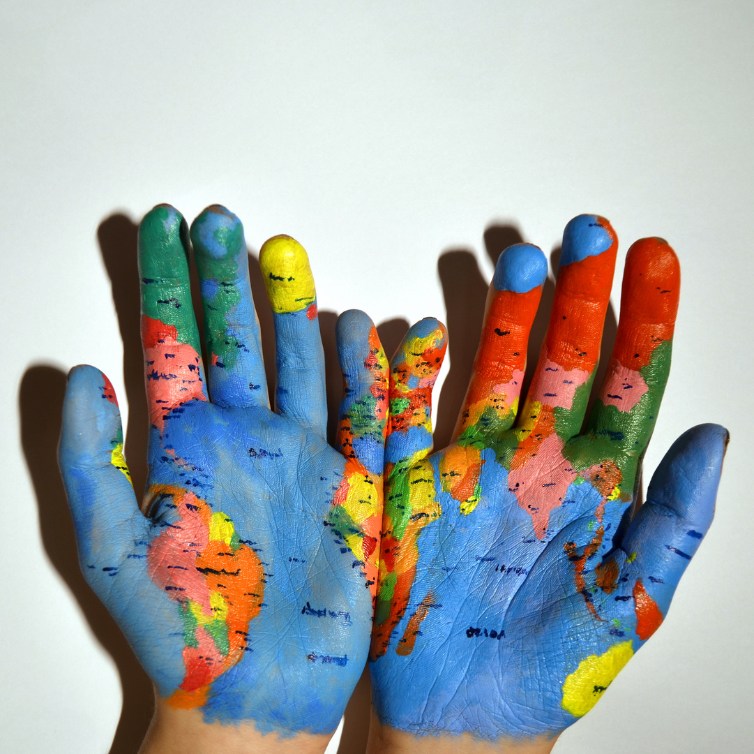 The Whole World In Our Hands Foto Bild Reportage Dokumentation World Hand Bilder Auf Fotocommunity