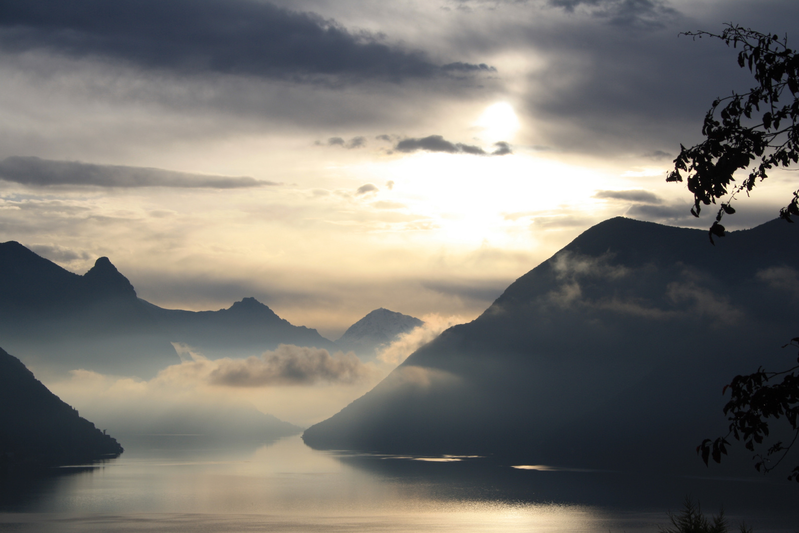 The world is waking up and it’s magic to watch ( Lago di Lugano) 