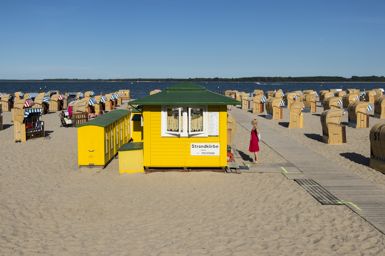 The yellow beach cottage