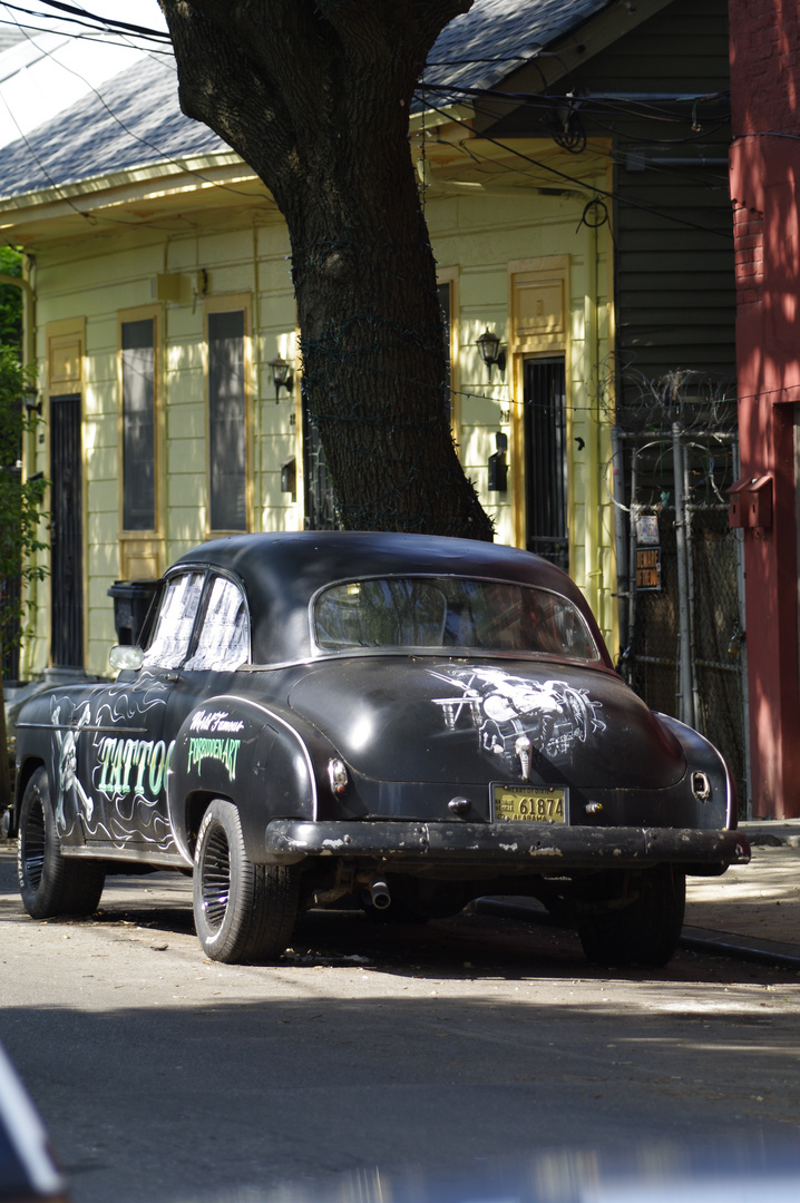 The yellow house, the old car and the tattoo