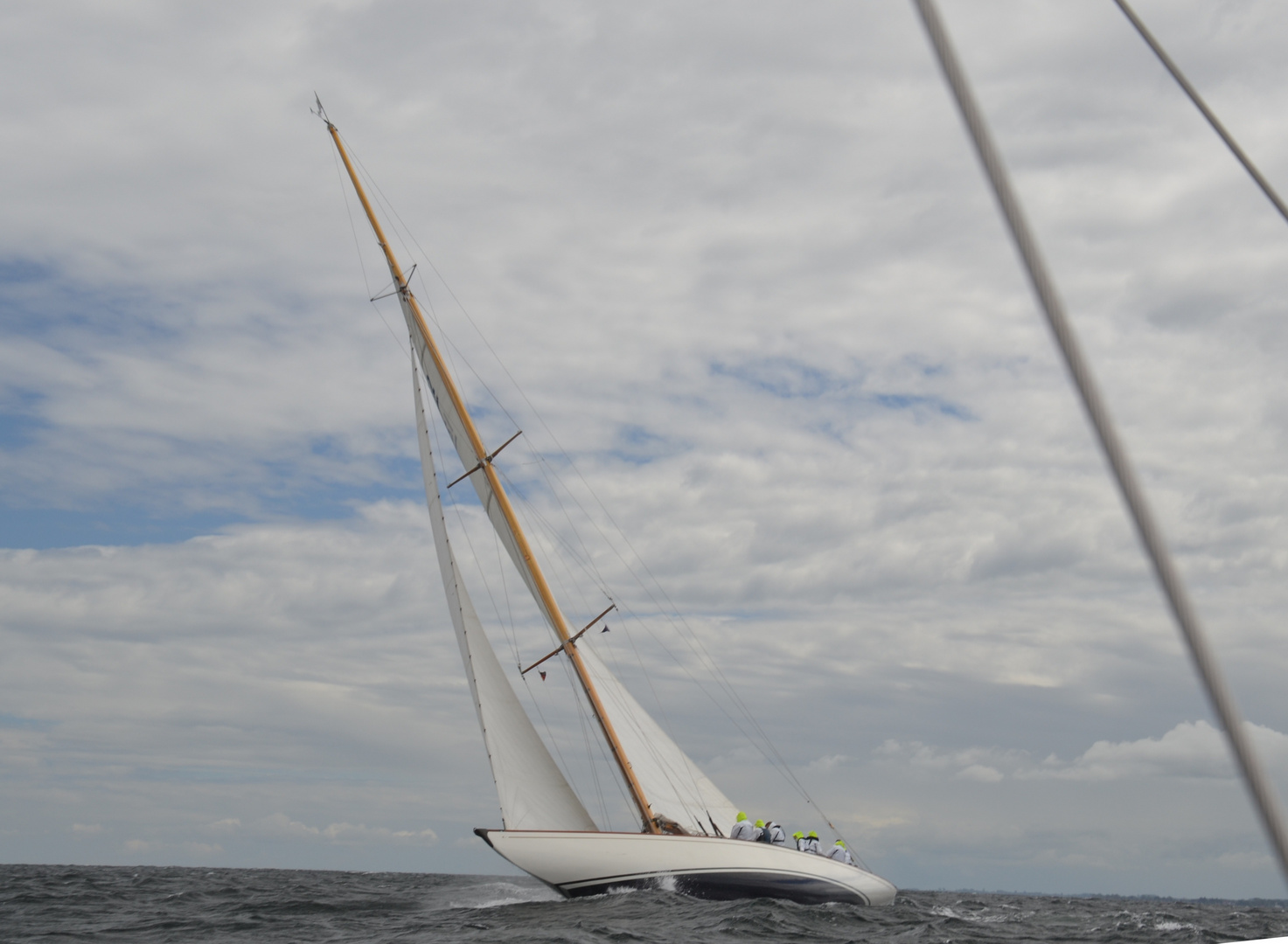 Thea in schwerem Wetter auf der Kieler Förde