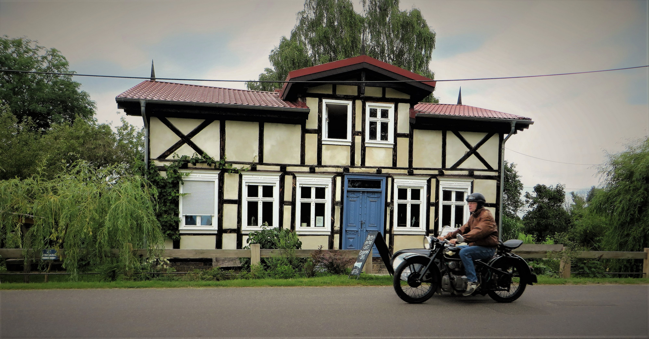 "Theater am Rand" und Motorradfahrer - wie dazumal 