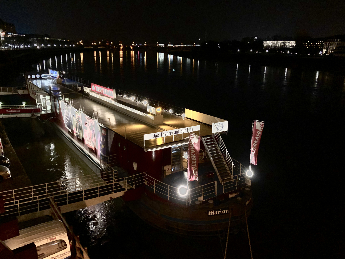 Theater auf der Elbe