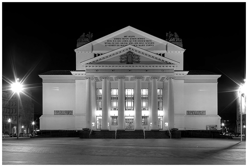 Theater Duisburg mal in sw