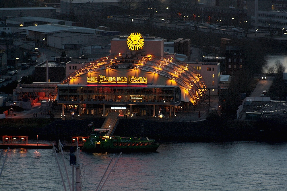 »Theater im Hafen«