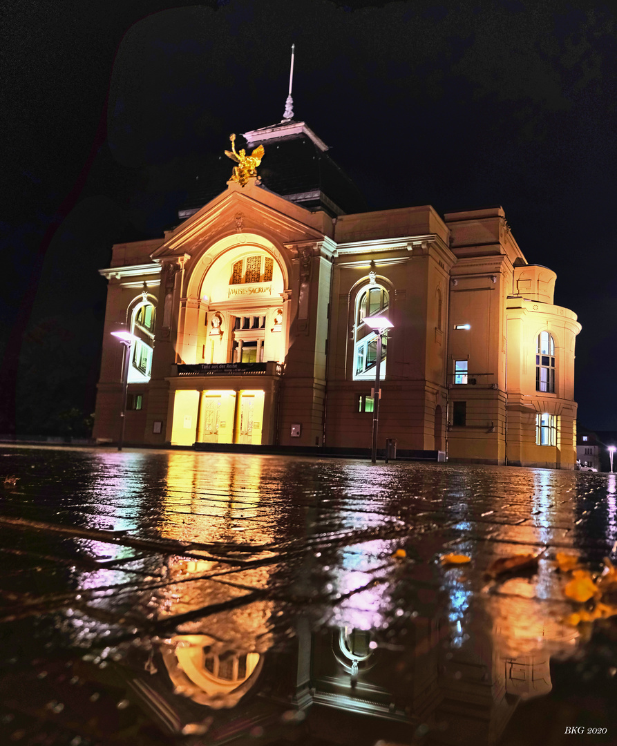 Theater im Herbstregen 