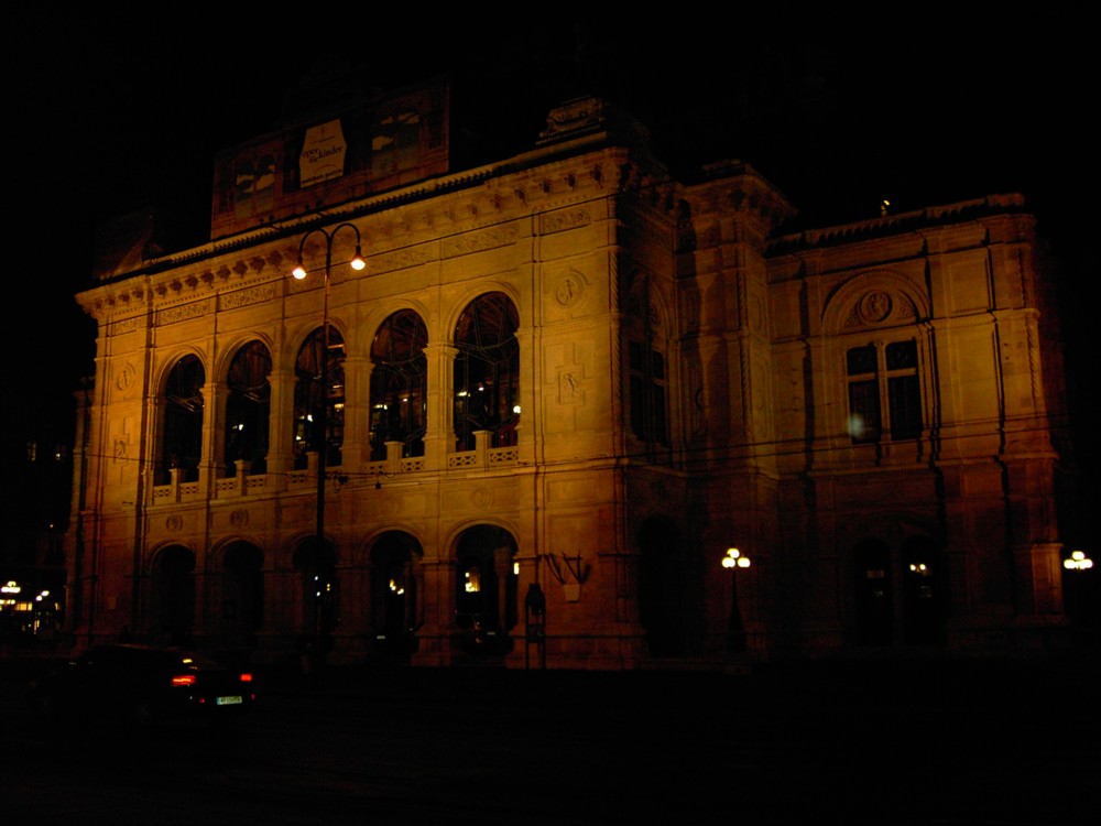 Theater in Wien bei Nacht