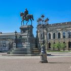 Theaterplatz um 10:47 Uhr am 22.04. in Dresden - Menschenleer