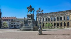 Theaterplatz um 10:47 Uhr am 22.04. in Dresden - Menschenleer