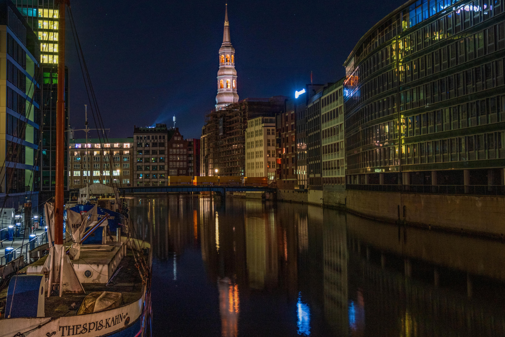 Theaterschiff im Fleet