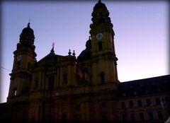 Theatiner Kirche im Abendlicht