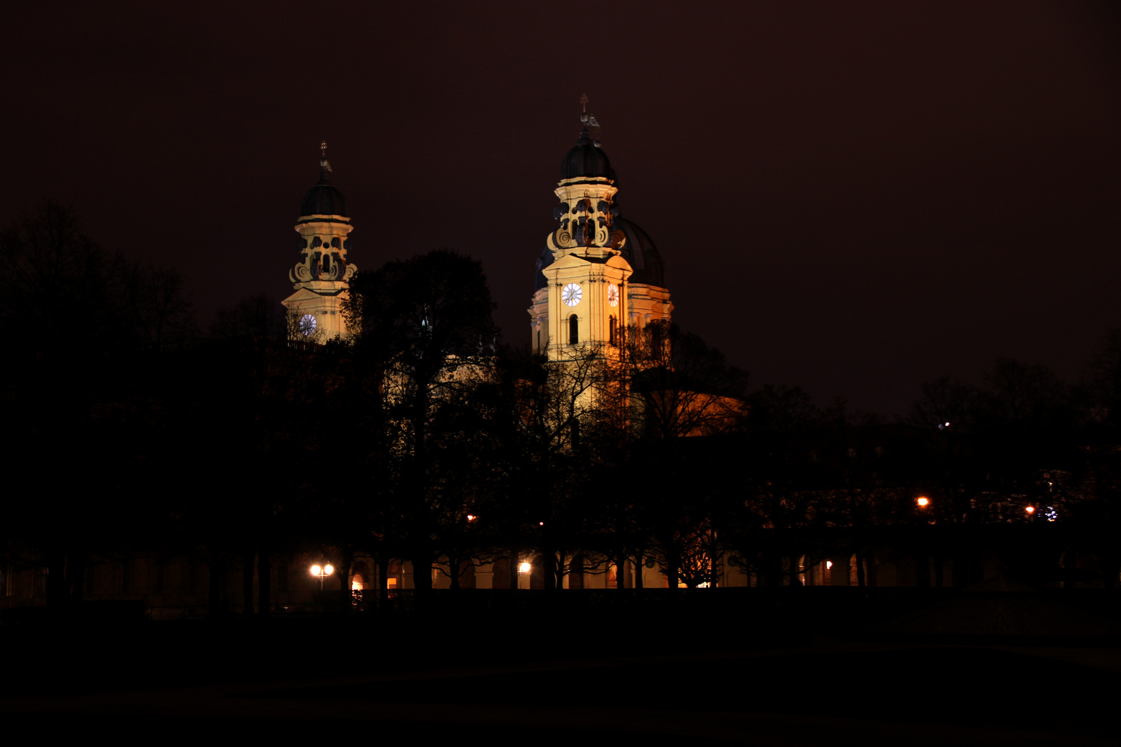 Theatinerkirche bei Nacht