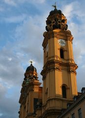 Theatinerkirche im Abendlicht