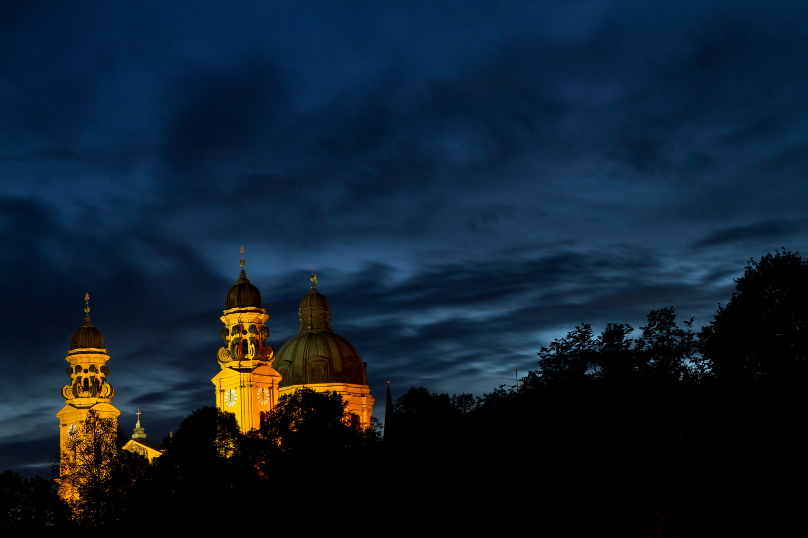 Theatinerkirche München nach dem Sommersturm 1