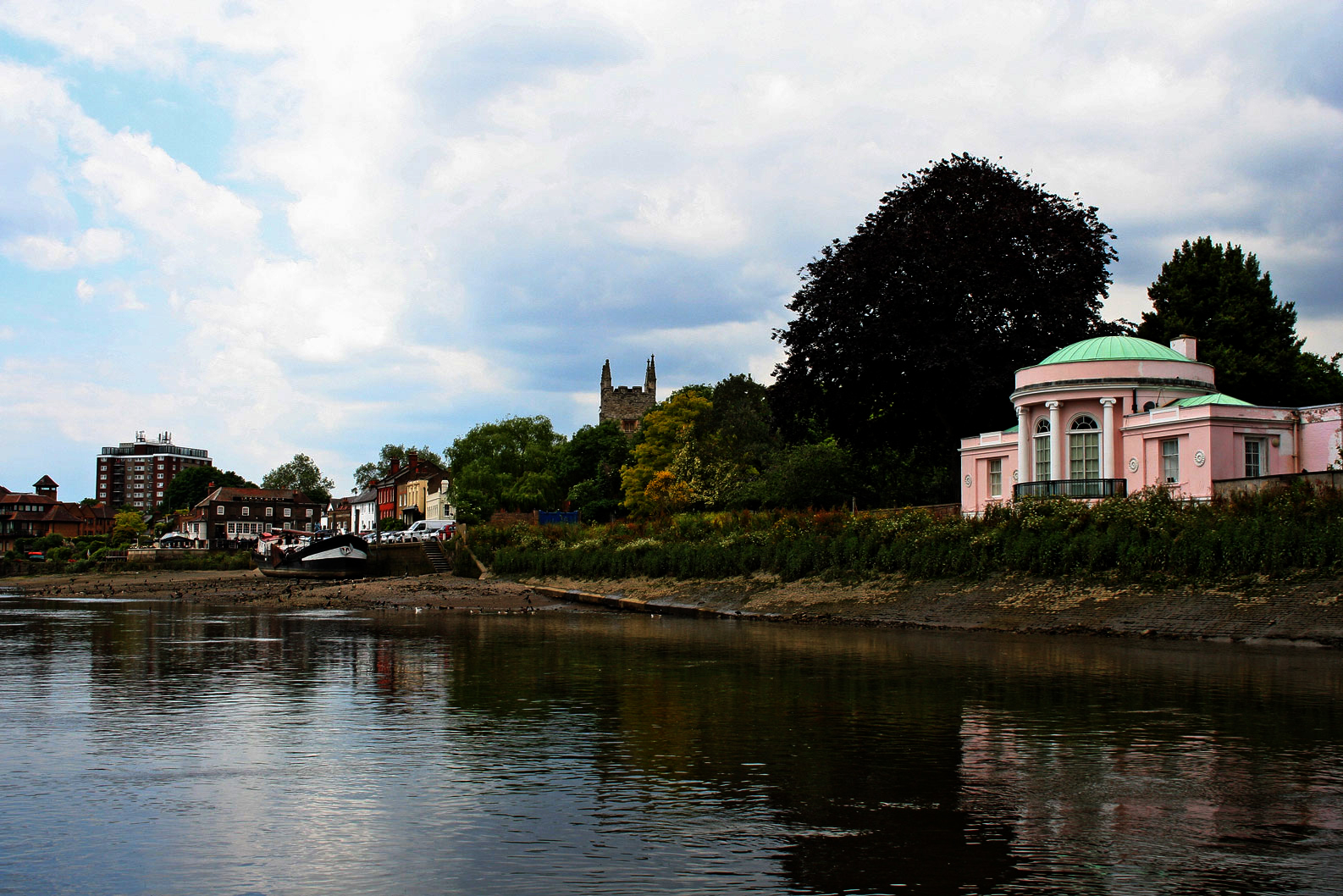 Themsefahrt von London nach Hampton Court 101: Mein rosa Landhaus