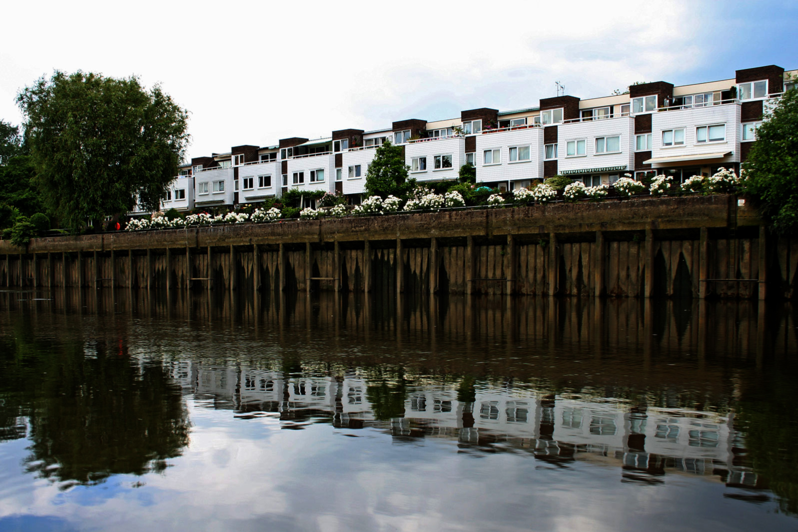 Themsefahrt von London nach Hampton Court 99: Little boxes...