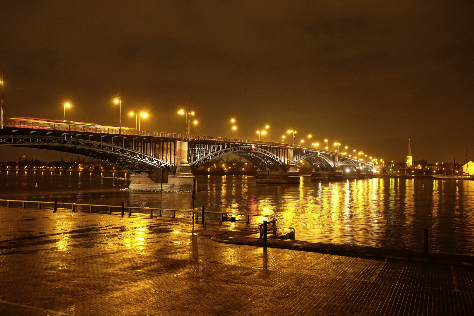 "Theodor - Heuss - Brücke" 