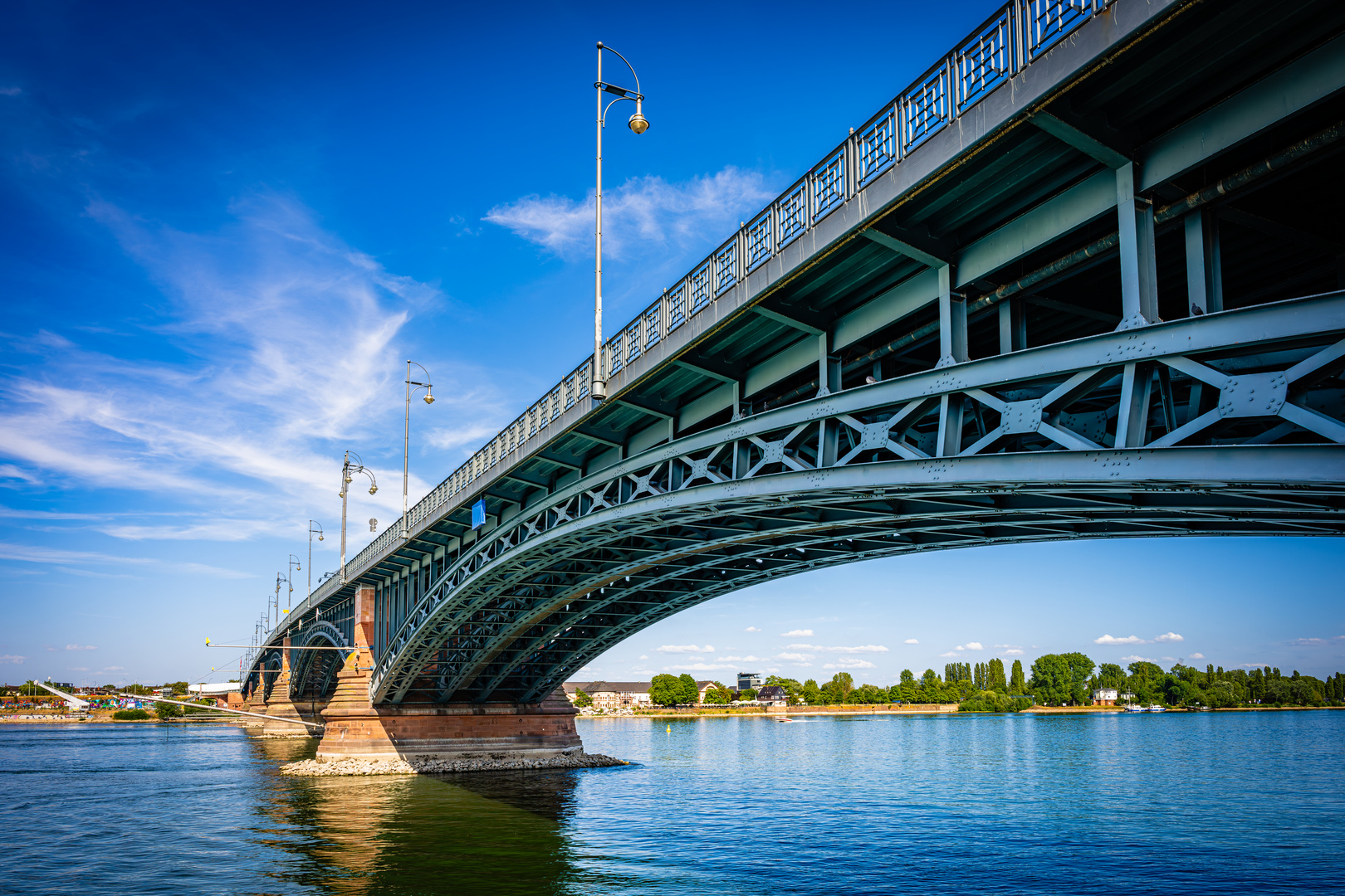 Theodor-Heuss-Brücke 52