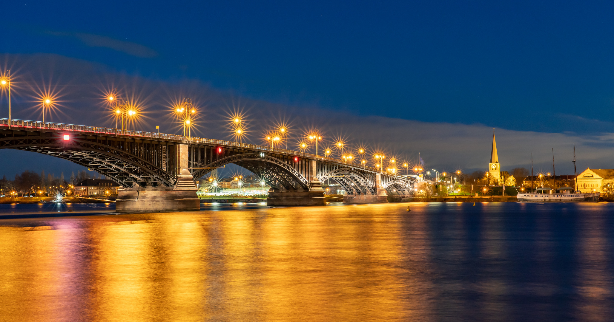 Theodor-Heuss-Brücke