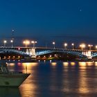 Theodor-Heuss-Brücke bei Nacht