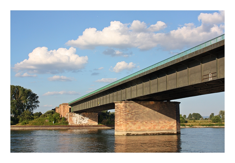 Theodor - Heuss - Brücke