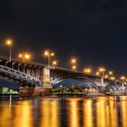 Theodor Heuss Brücke in Mainz bei Nacht