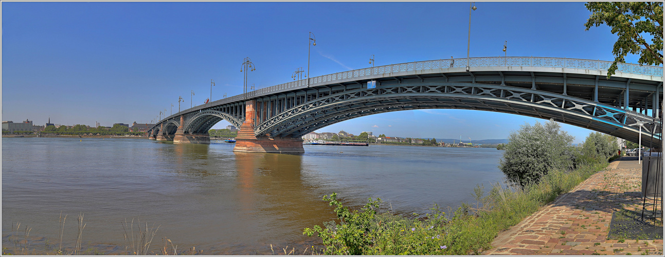 Theodor-Heuss- Brücke Mainz.