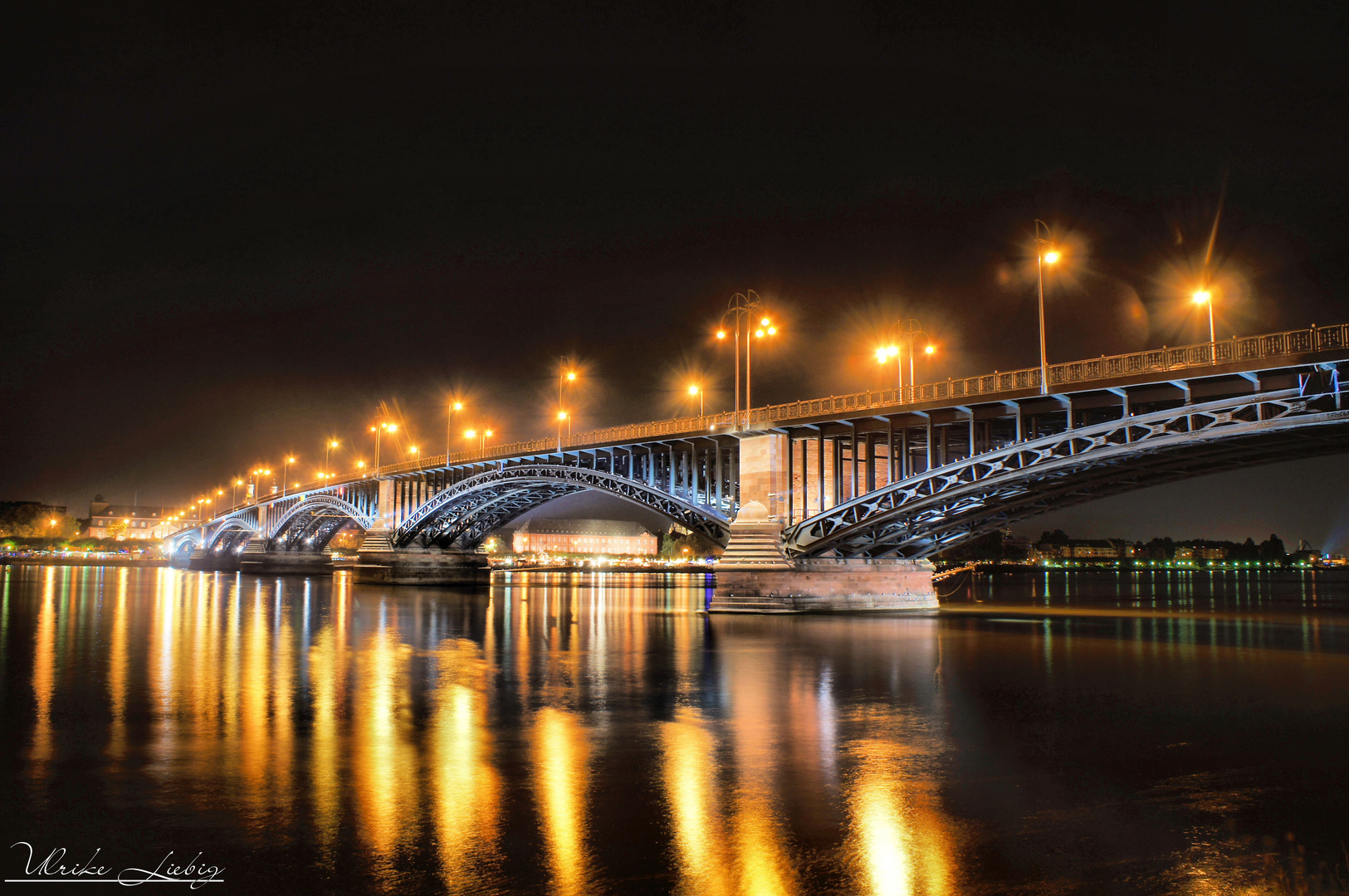 Theodor-Heuss-Brücke Mainz bei Nacht