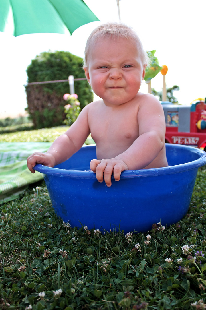 Theos erste Badewanne