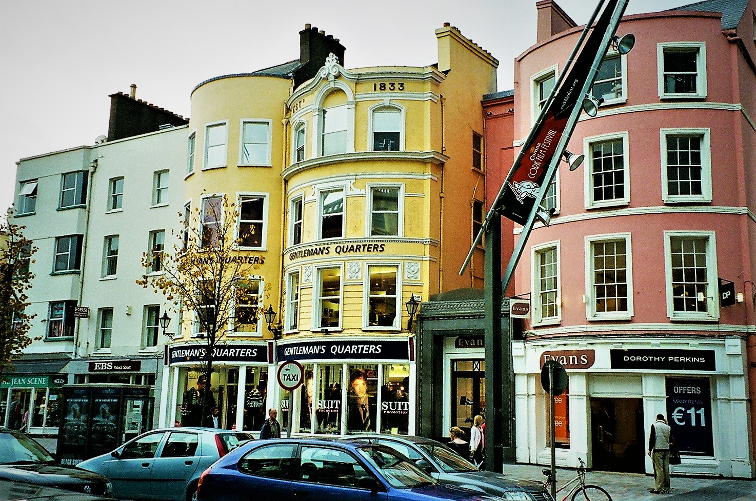 *the*round*coloured*buildings*