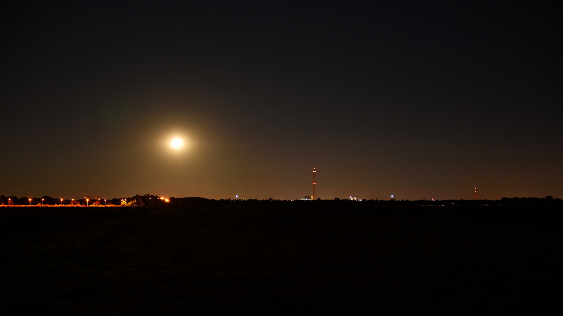 the_tower_and_the_moon