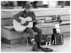 THEY CALL ME  LITTLE BOY QUIQUE sevilla street music