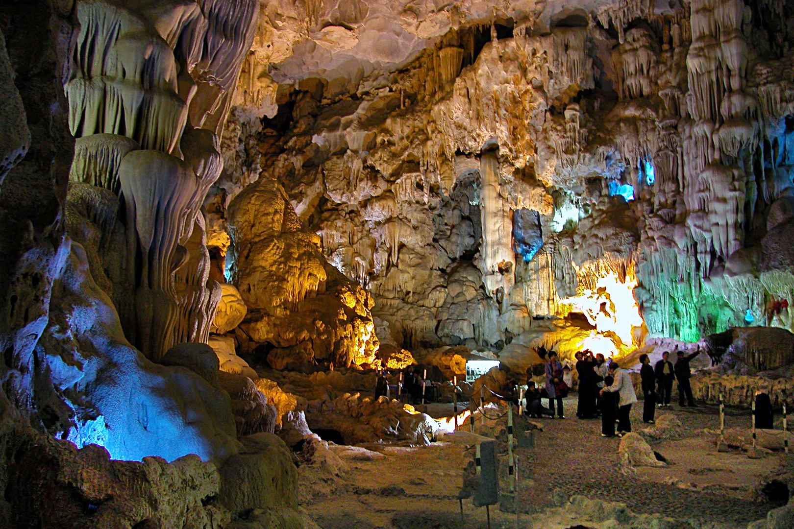 Thien Cung grotto at Halong Bay