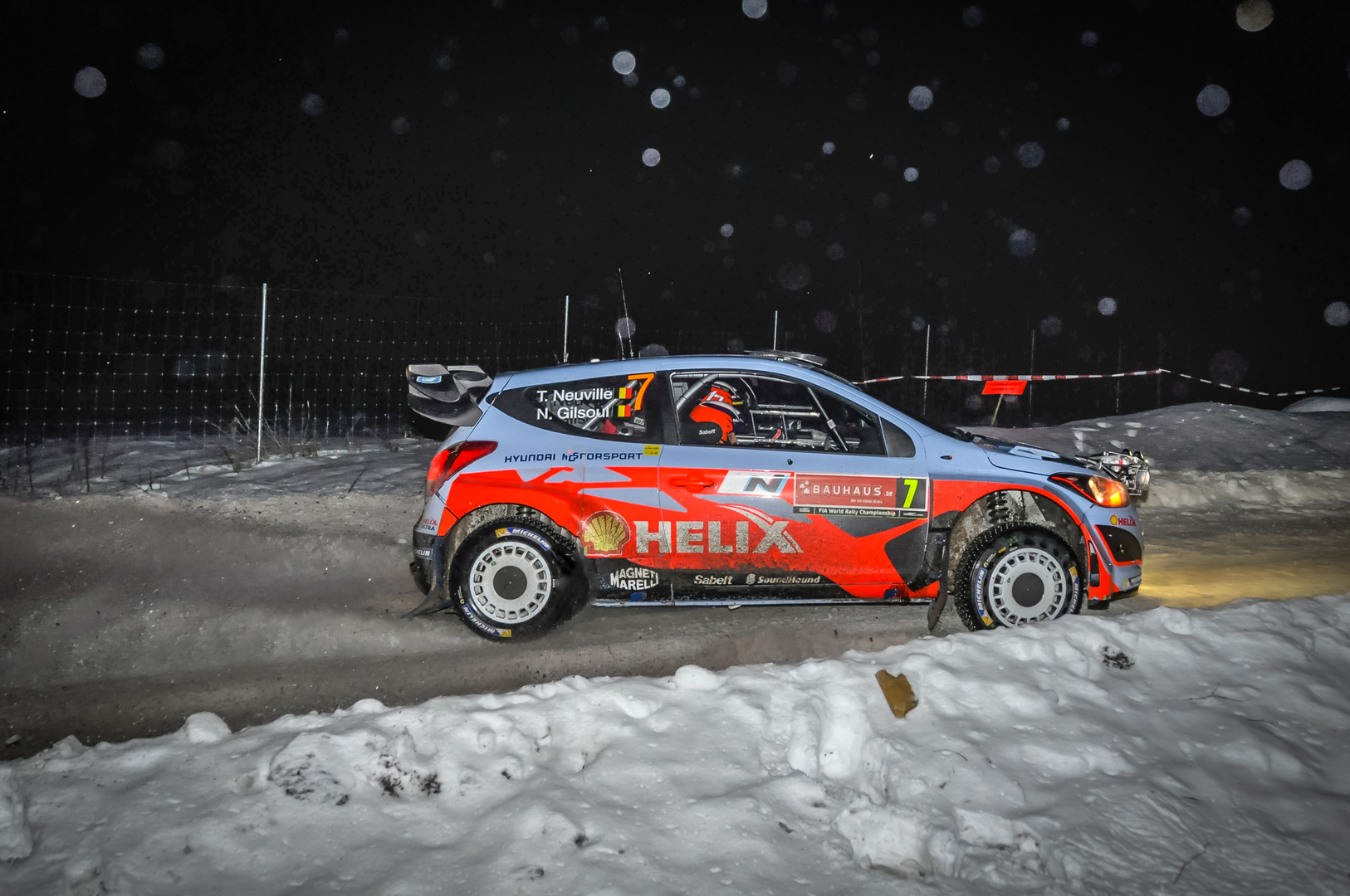 Thierry Neuville Schweden Rally bei Nacht
