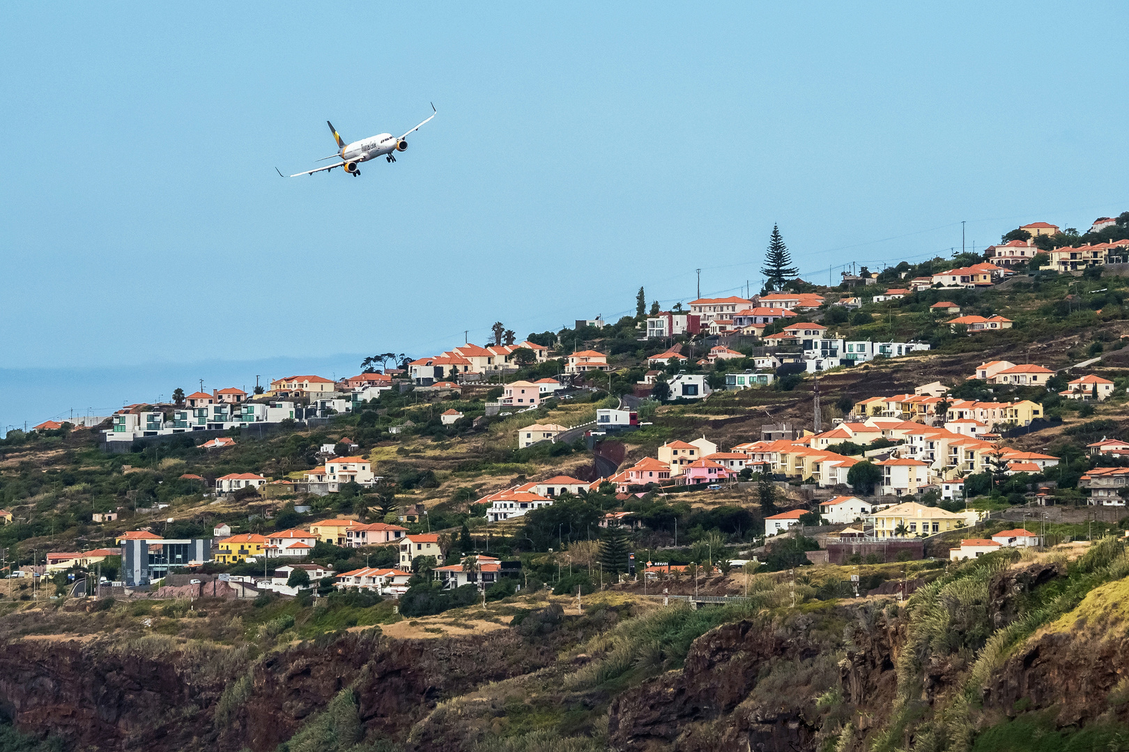 "Thomas Cook" im Landeanflug auf Madeira (1)