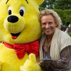 Thomas Gottschalk mit Goldbär auf der BUGA in Koblenz