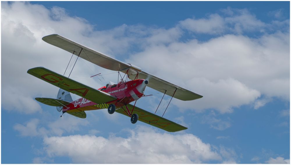 Thomas seine Tiger-Moth im Einsatz !