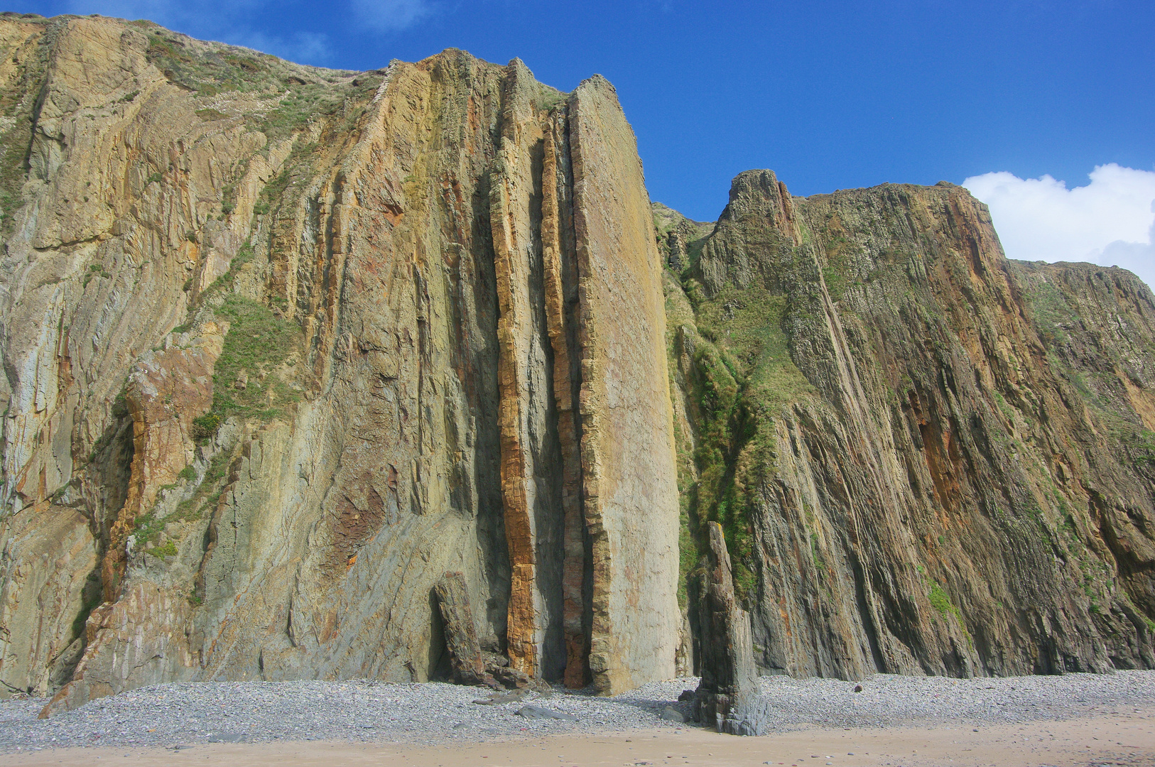 Three Chimneys (3 Kamine) an den Marloes sands, Pembrokeshire, Wales