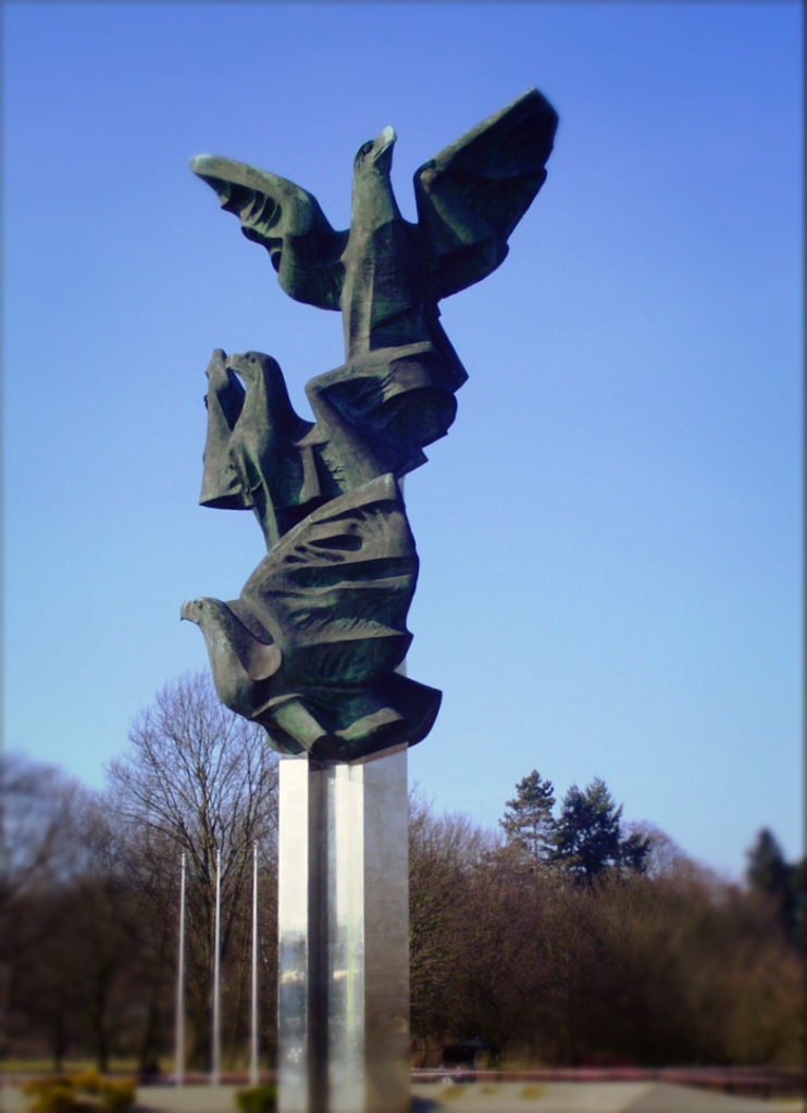 Three Eagles monument