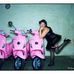 Three pink Vespas (Blue Version)