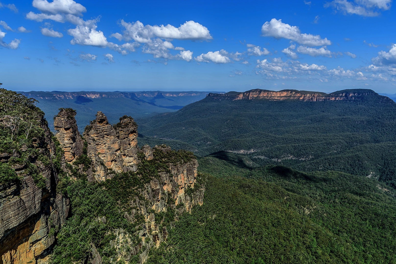 Three Sisters und Mount Solitary im Blue-Mountains-NP