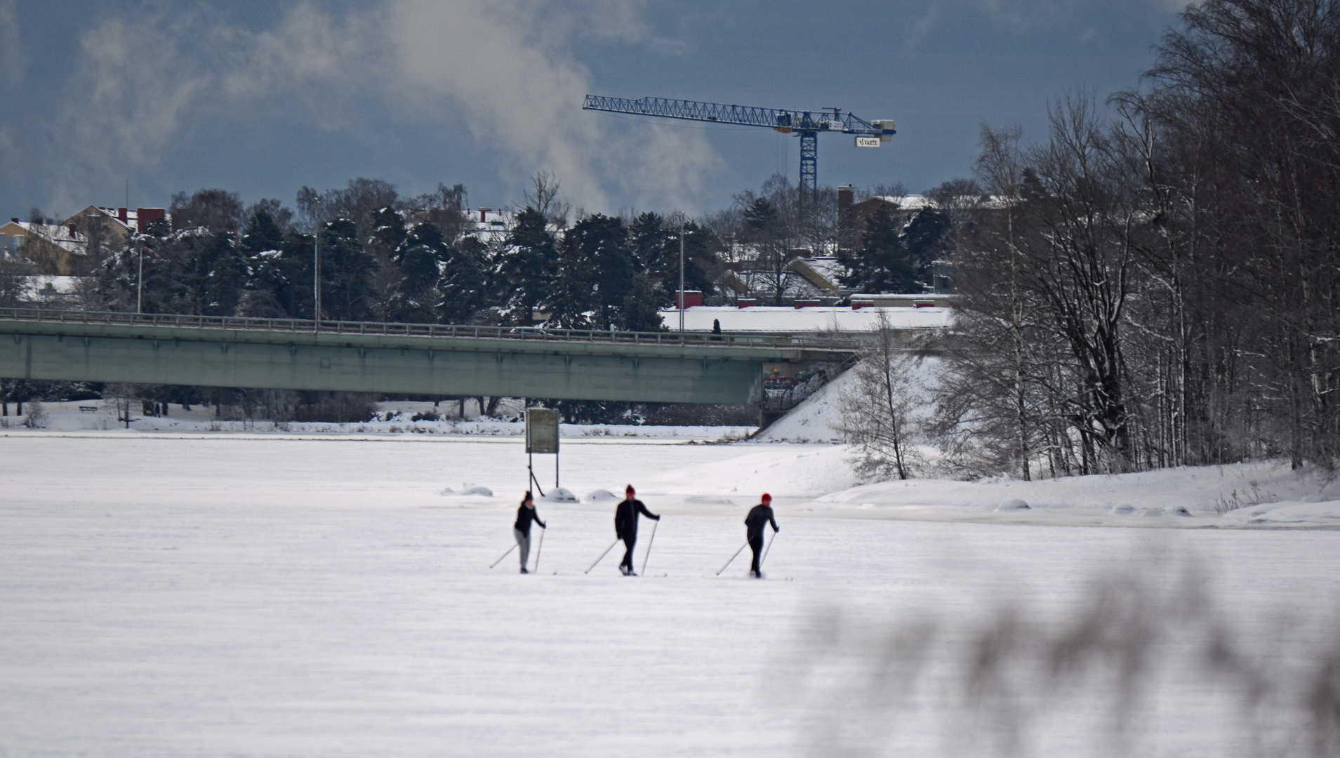 Three skiers on Ice