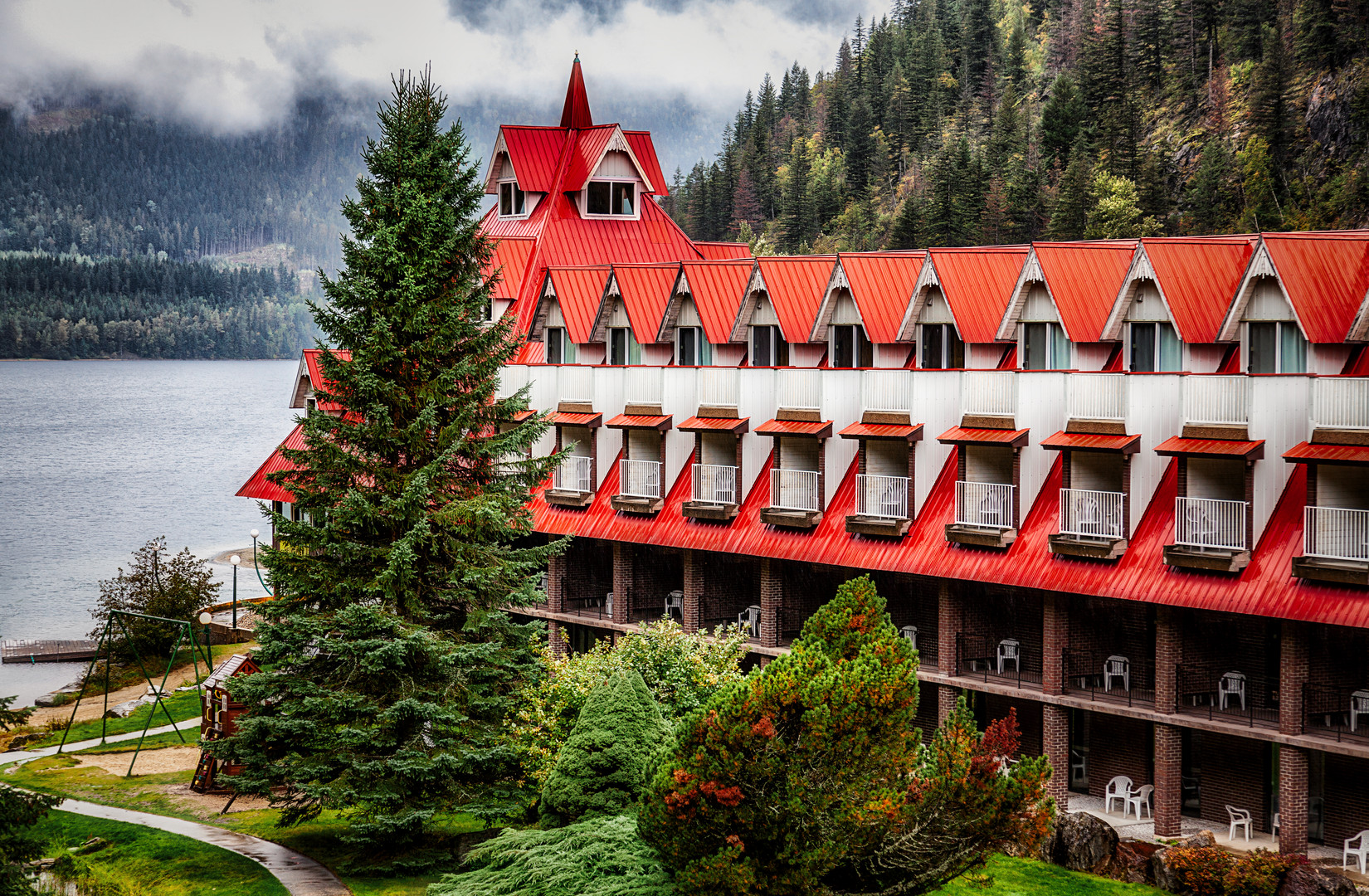 Three Valley Lake Chateau Foto & Bild art, world, wasser Bilder auf