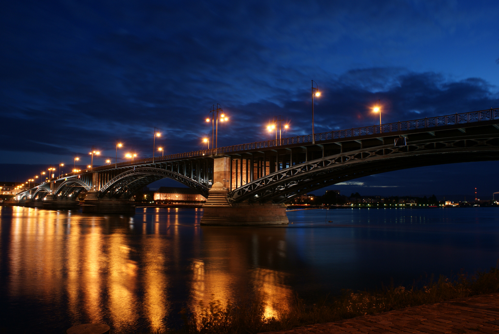 Throdor-Heuss-Brücke @ Night